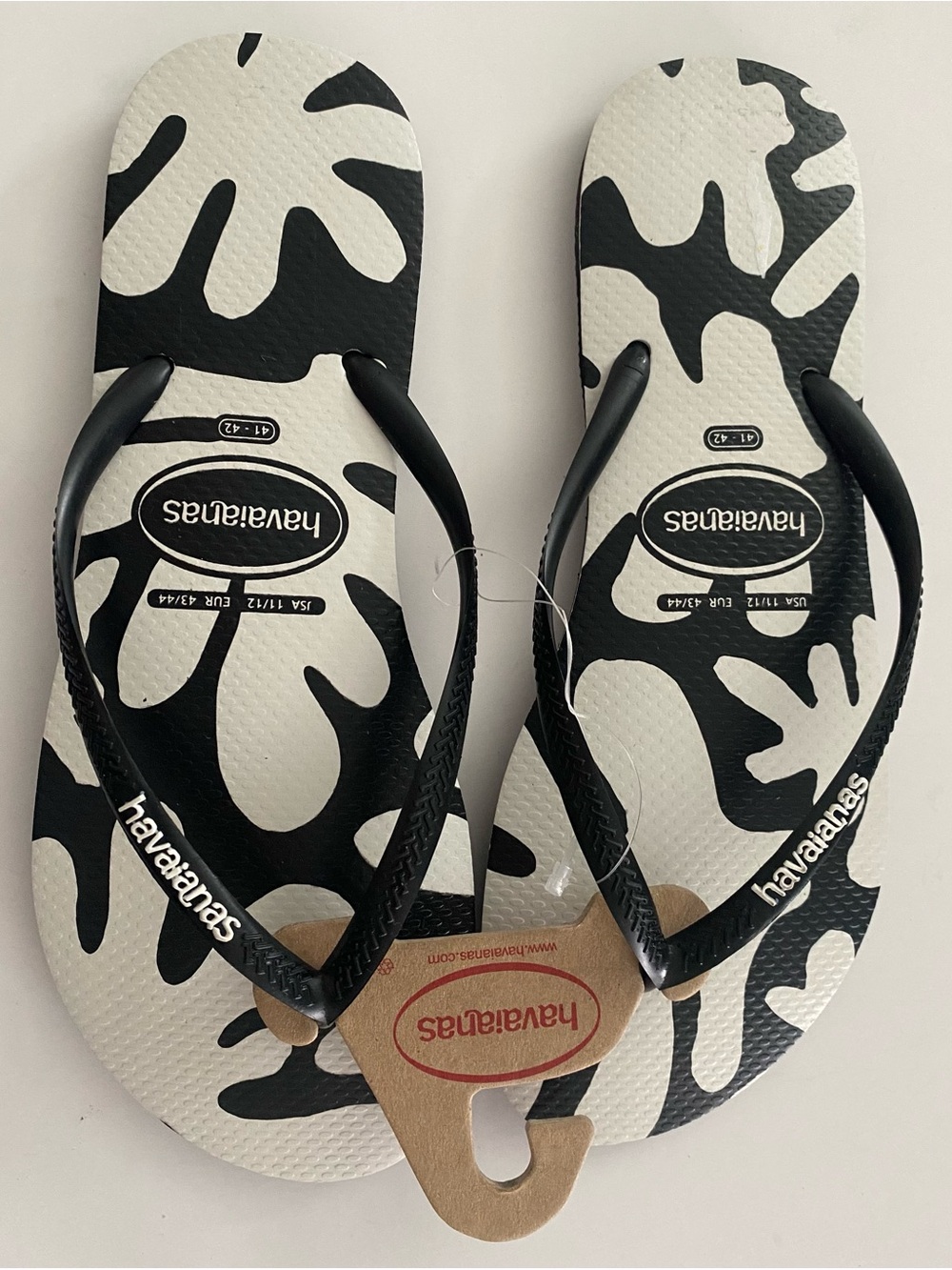 NWT Havaianas Women’s Slim Coral Slip on Black & White Flip Flops